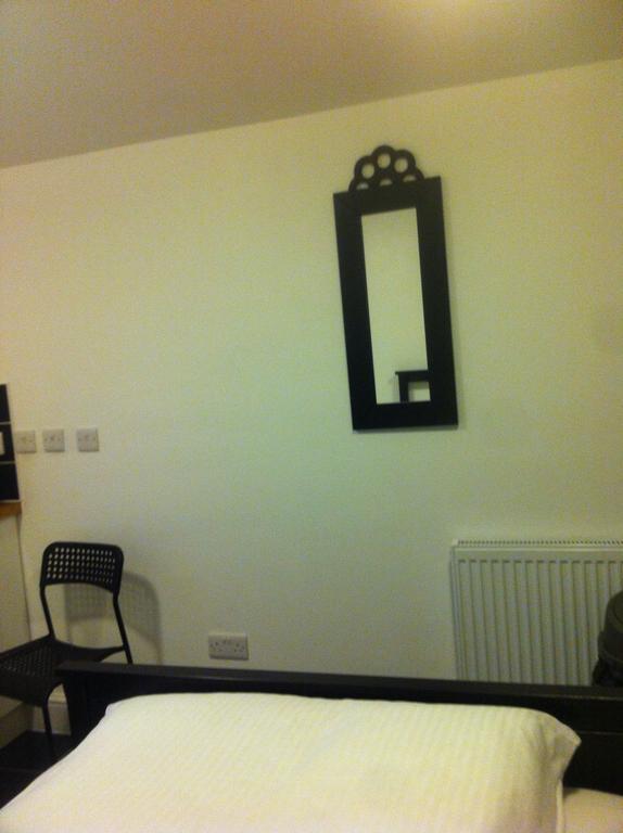 Duke Of Fife Hotel Barking  Room photo