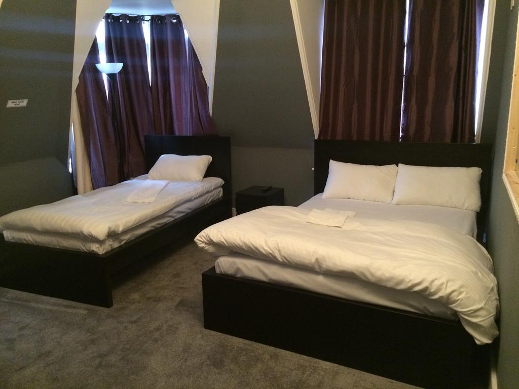 Duke Of Fife Hotel Barking  Room photo